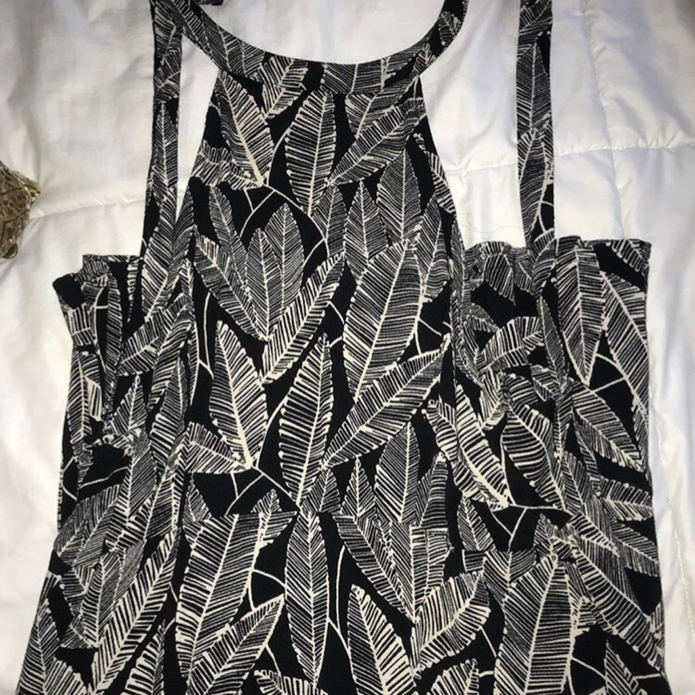 Open back sun dress, leafy & cute!